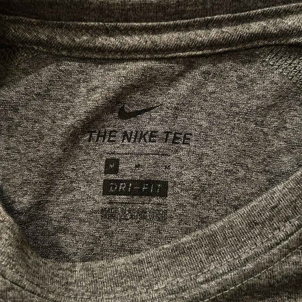 Nike Youth Medium T-Shirt Black Logo Athletic Tee Dark Grey